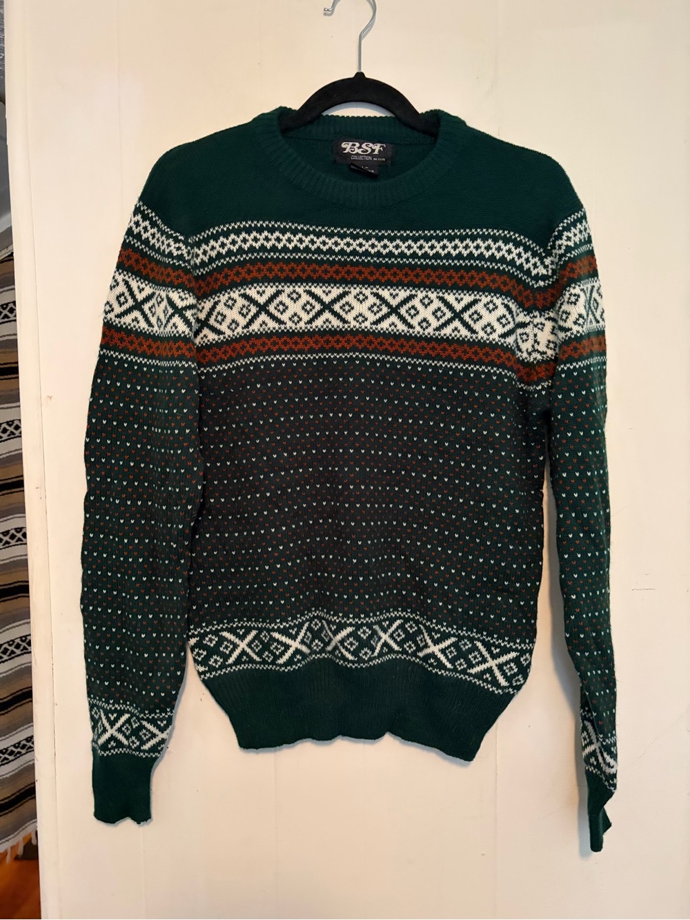 Vintage 80s BSF brand soft acrylic sweater size L in forest green, red, white